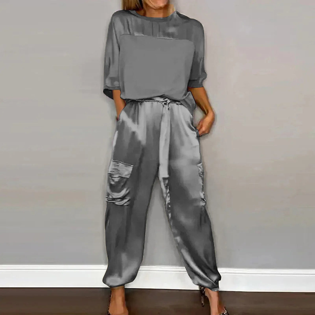 Leichter und eleganter Damen Zweiteiler – halbärmelige Bluse, atmungsaktiver Satin, für Alltag und Abend 5