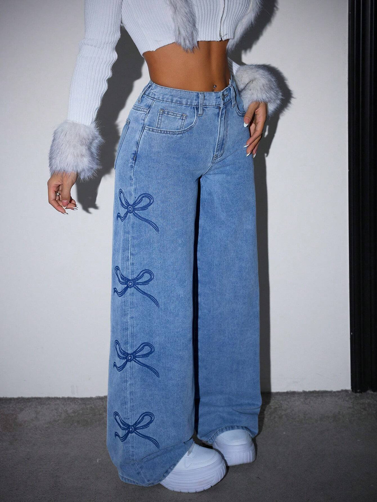 Loose Fit Blue Denim Jeans with Grinding Detail for Casual Stylish Looks-2