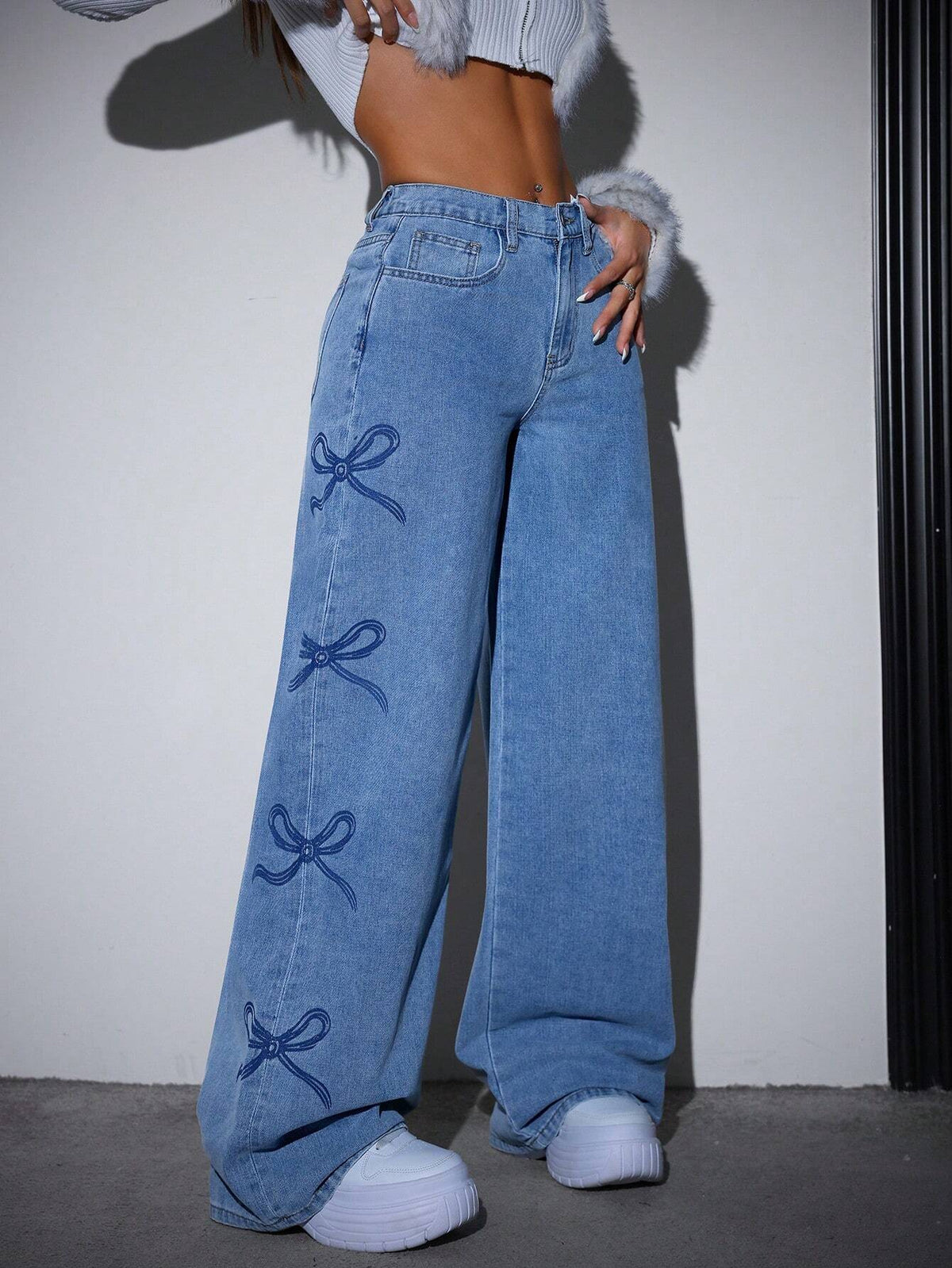Loose Fit Blue Denim Jeans with Grinding Detail for Casual Stylish Looks-5