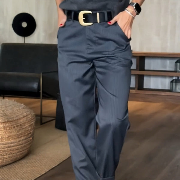 Atmungsaktive Damen Anzughose – femininer Schnitt, dezent gestreift, für Büro und Meetings 3