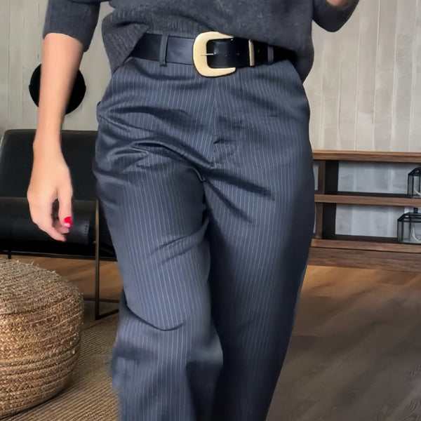 Atmungsaktive Damen Anzughose – femininer Schnitt, dezent gestreift, für Büro und Meetings 5