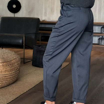 Atmungsaktive Damen Anzughose – femininer Schnitt, dezent gestreift, für Büro und Meetings 6