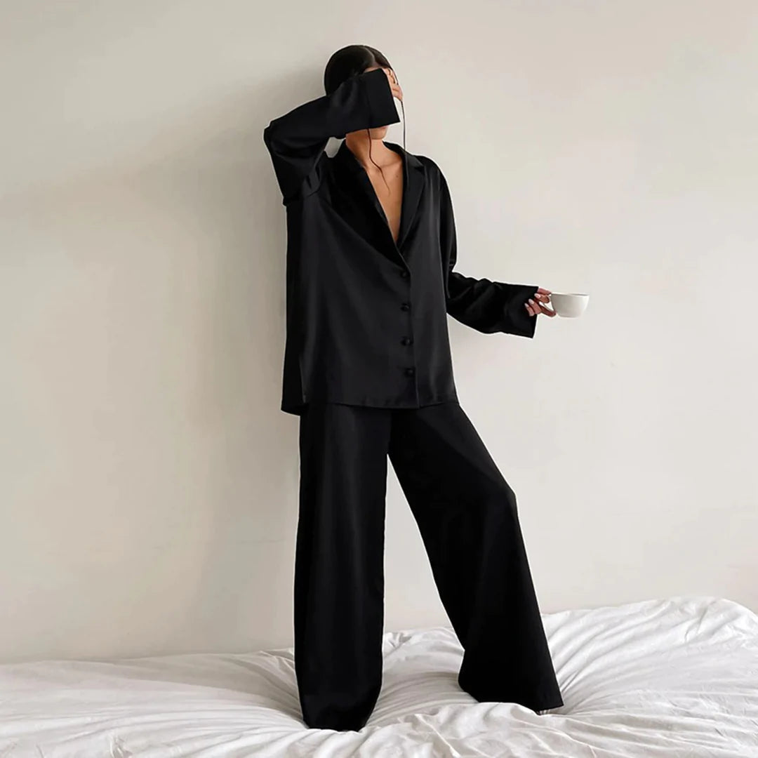 Atmungsaktiver Damen Pyjama – seidiges Set, hypoallergen, für entspannte Nächte 0