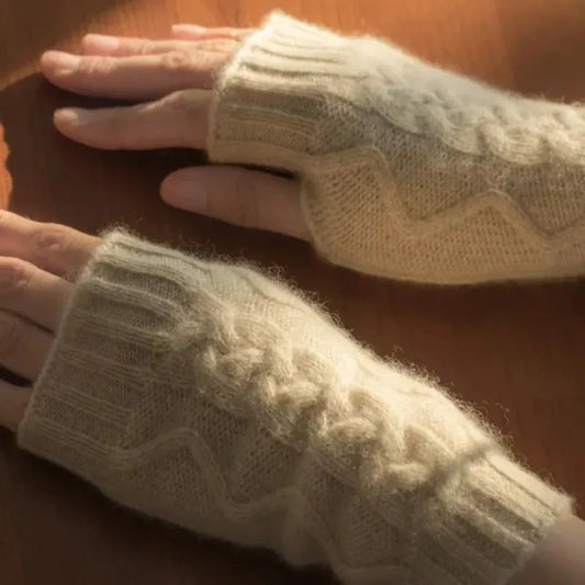 Women's Cozy Fingerless Gloves - Cable Cashmere, Winter