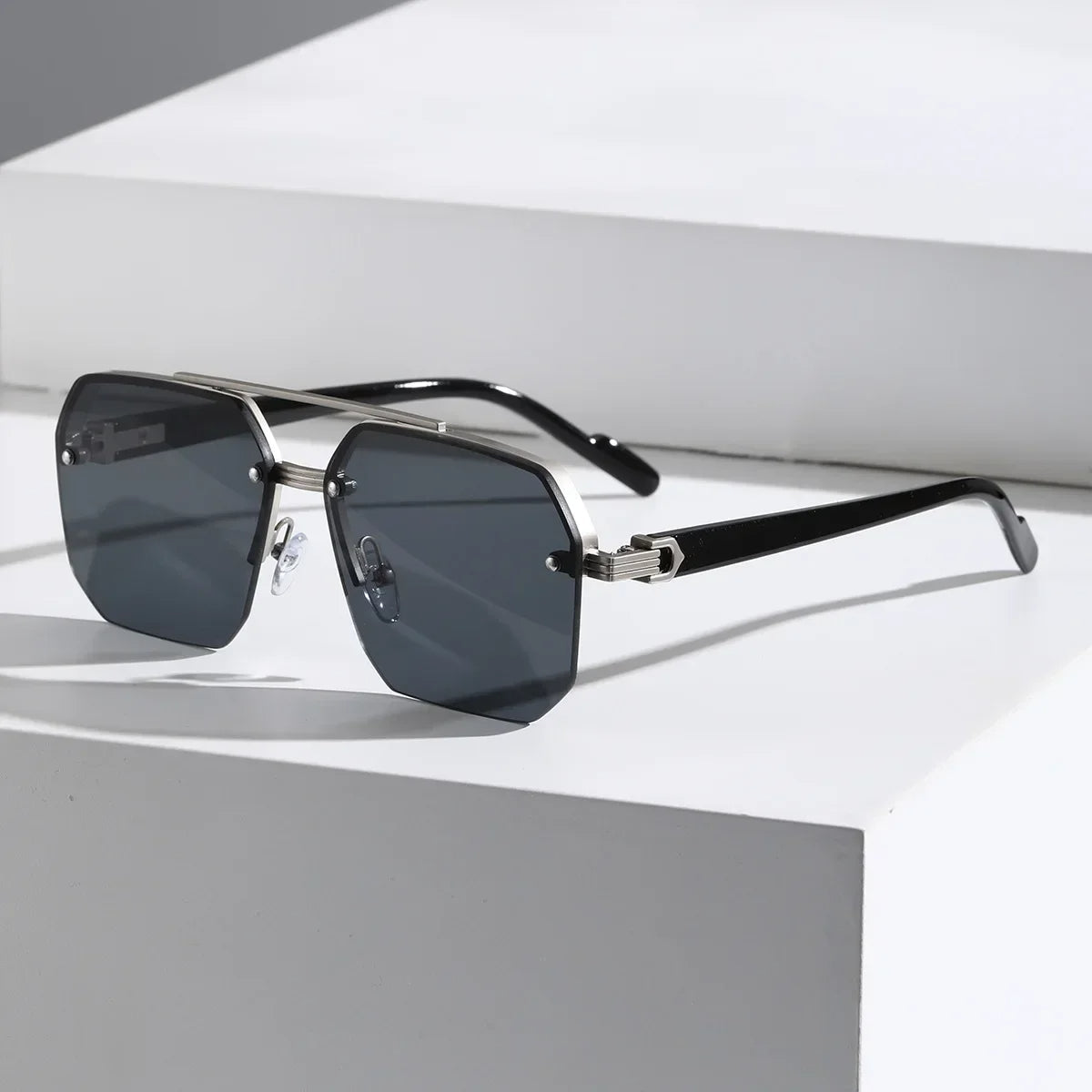 Leichte geometrische Herren Sonnenbrille – minimalistisches Design, Kunststoff, für jeden Anlass 3