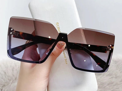 Leichte und raffinierte Sonnenbrille für Damen – halbrunder Metallrahmen, UV400-Schutz, für den Sommer 2