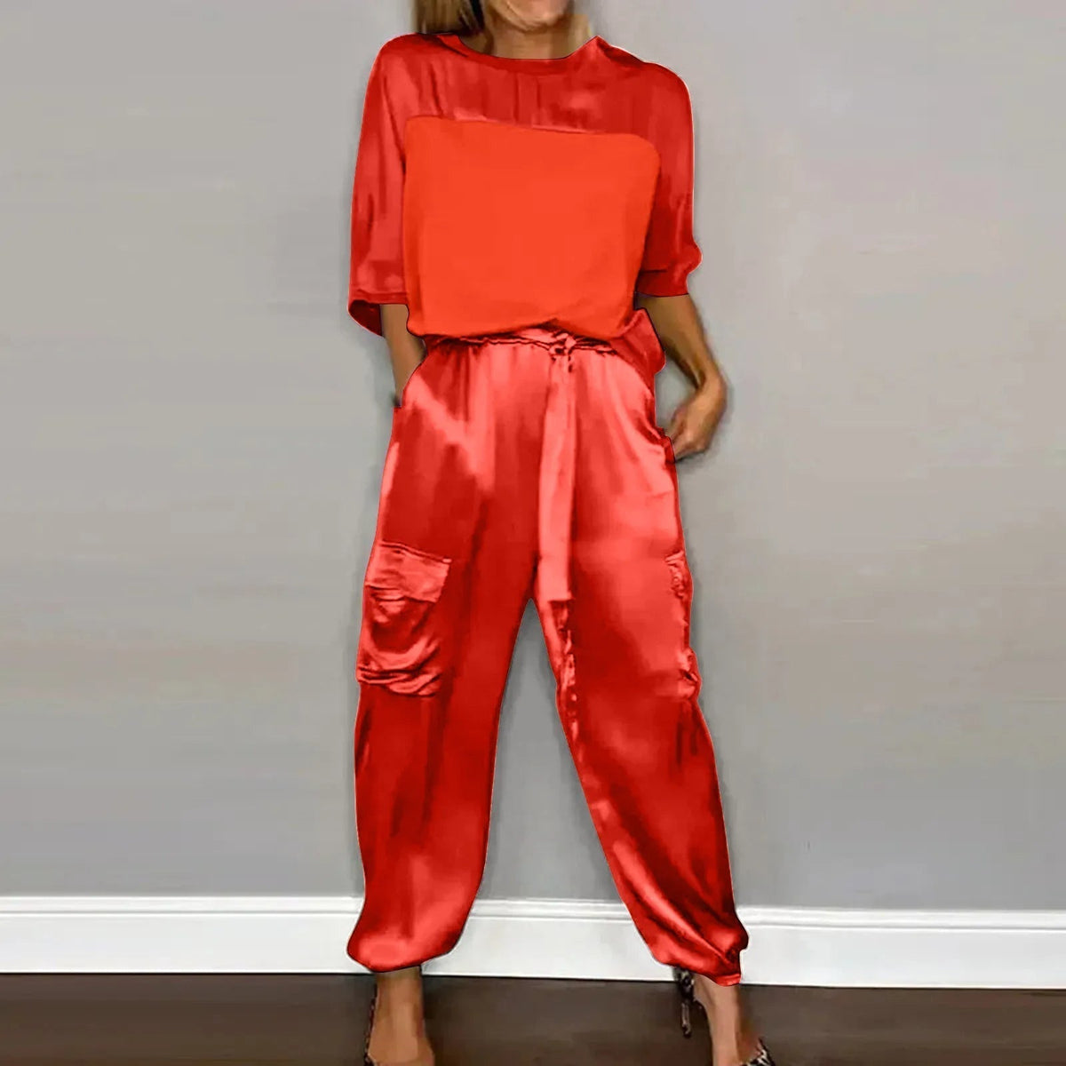 Leichter und eleganter Damen Zweiteiler – halbärmelige Bluse, atmungsaktiver Satin, für Alltag und Abend 2