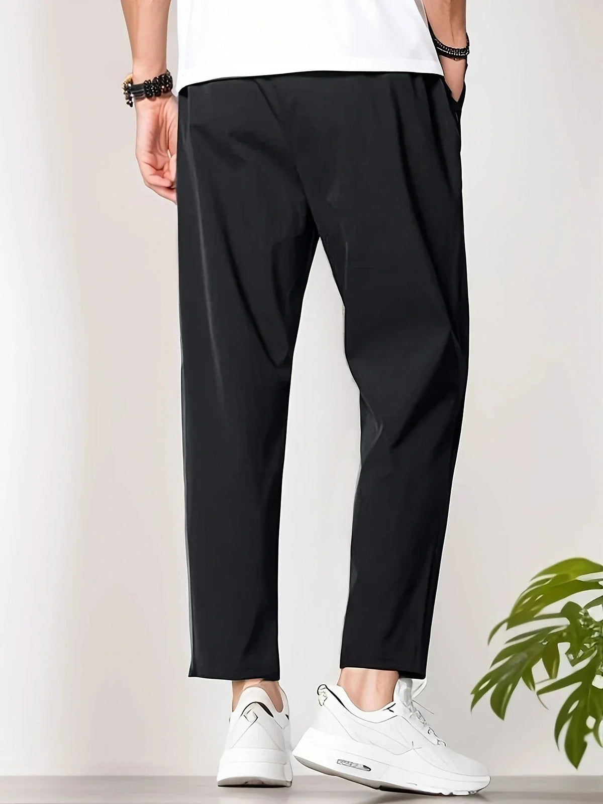Lightweight & casual men’s trousers – comfortable fit, breathable fabric, for everyday wear 2