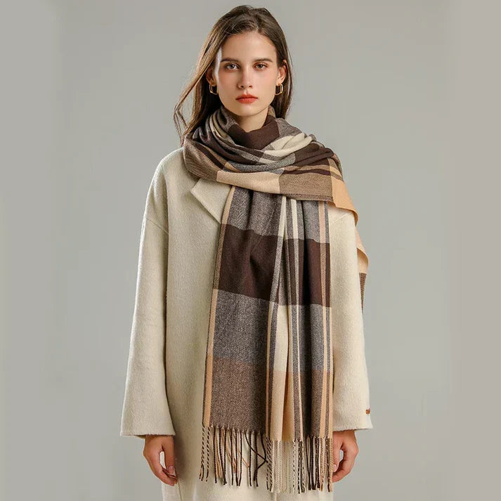 Oversized Women’s Check Scarf - Plush Wool, Fringed Winter