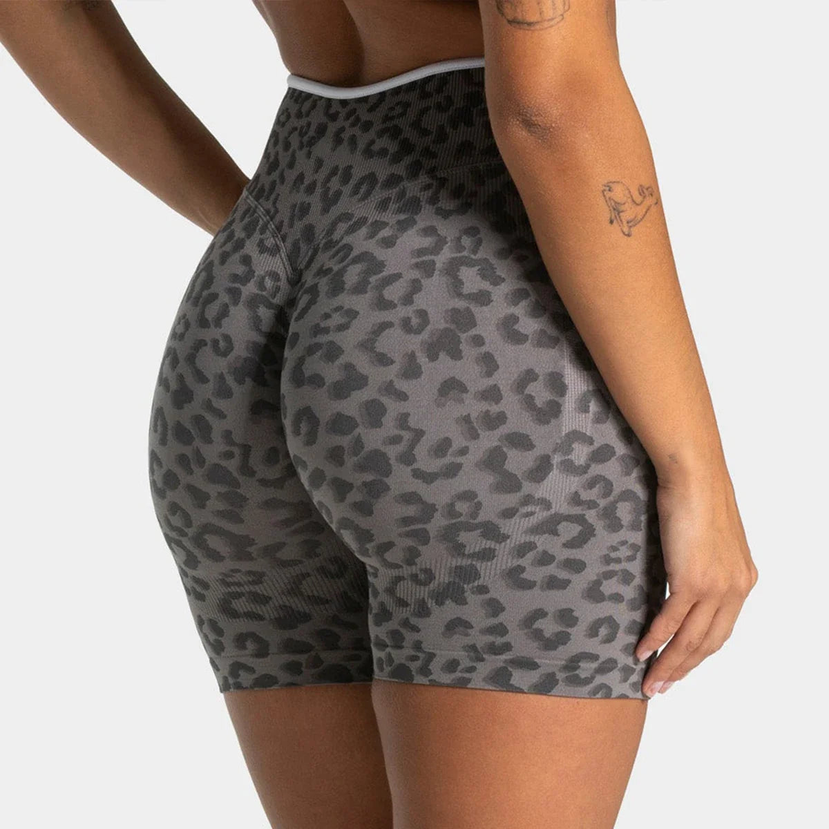 women's Stretchy seamless yoga shorts - high-waist hip-lifting, nylon blend, for gym and running
