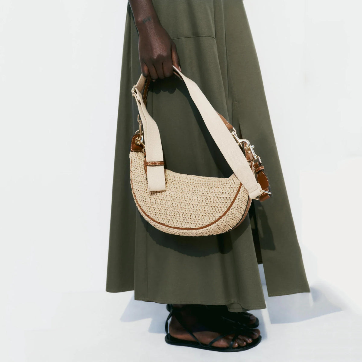 hobo style, crossbody, for beach & summer – Light women's woven straw shoulder bag