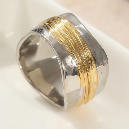 Patterned Regular Wear Jewelry, Fall 2026 Trend – Two-Tone Ring With Hand Carved Geometry