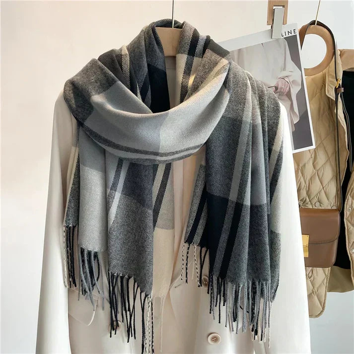 Oversized Women’s Check Scarf - Plush Wool, Fringed Winter