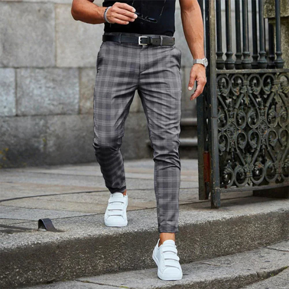 Stylish men's chino pants – slim fit, moisture-wicking fabric, for casual outings 3