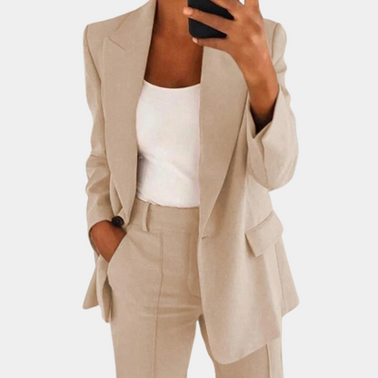 Vielseitiger Damenanzug – lockerer Blazer und Hose, hochwertiger Stoff, für Sommeranlässe 2