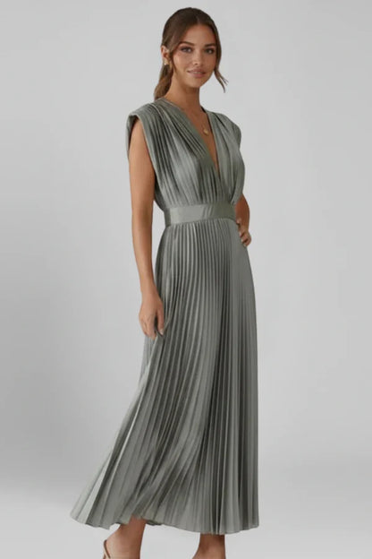 Light women's dress - v-neck pleated sleeveless, polyester, casual wear for summer events