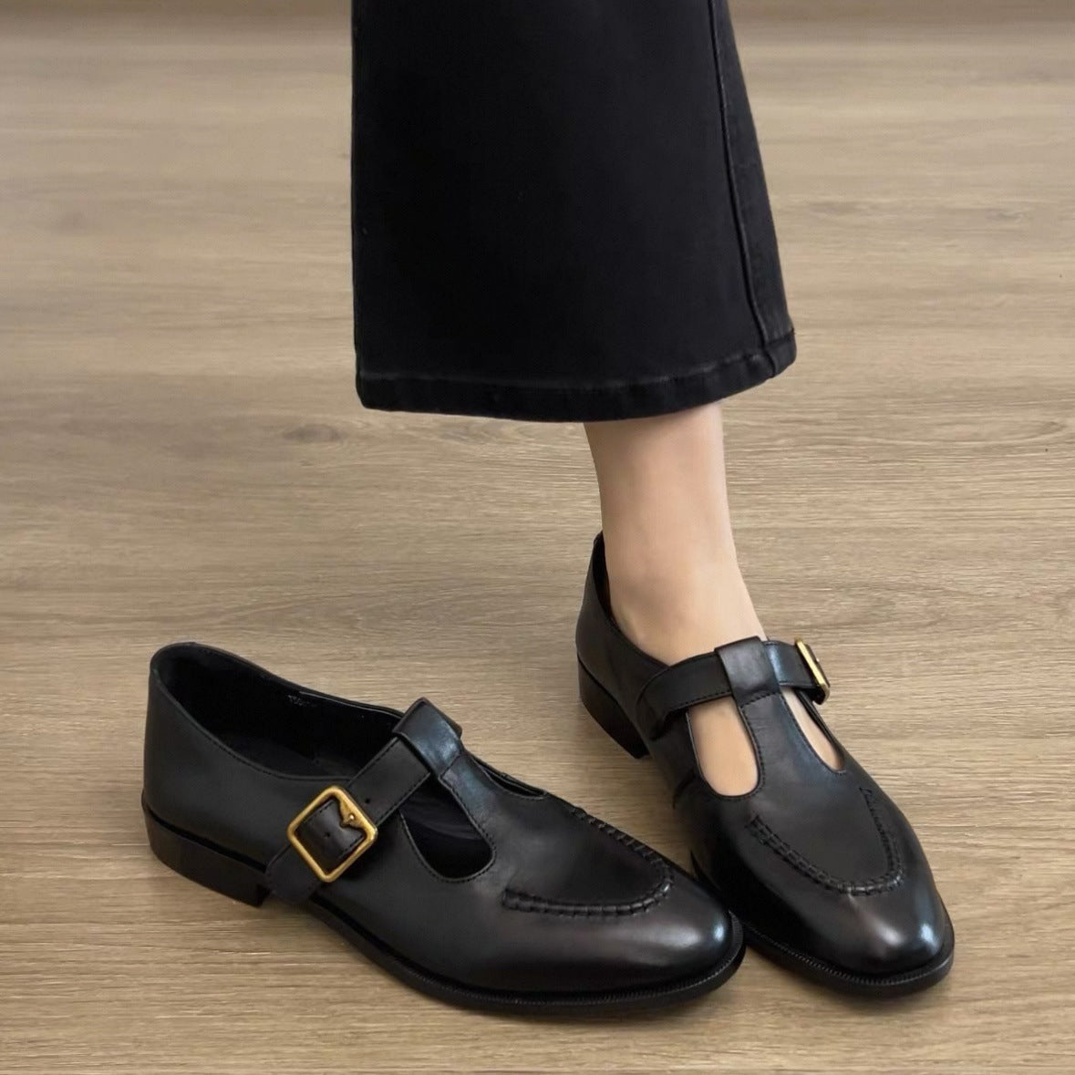 T-Strap, round-toe, mid-heel, leather, for commuting – Plush women's pumps